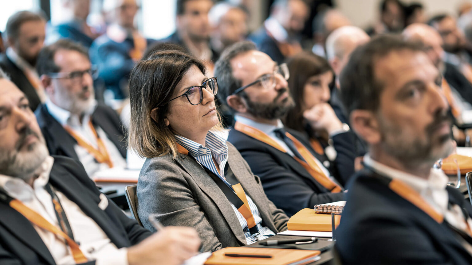 Immagine di una persona che partecipa ad un corso di formazione.